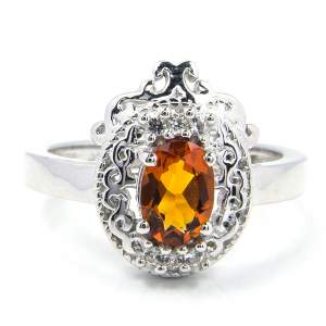 Серебряное кольцо 925 пробы 3,56 гр. с цитрином Мадейра с Мадагаскара и топазами из США 0,71 карат Серебряное кольцо 925 пробы 3,56 гр. с цитрином Мадейра с Мадагаскара и топазами из США 0,71 карат