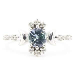 Серебряное кольцо 925 пробы 3,07 гр. с танзанитом Маньяра класса AAAA и топазами 0,84 карат Серебряное кольцо 925 пробы 3,07 гр. с танзанитом Маньяра класса AAAA и топазами 0,84 карат