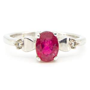 Серебряное кольцо 925 пробы 2,59 гр. с африканским Роял рубином класса AAAA и топазами 1,31 карат Серебряное кольцо 925 пробы 2,59 гр. с африканским Роял рубином класса AAAA и топазами 1,31 карат