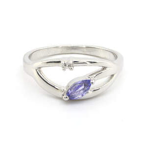 Серебряное кольцо 925 пробы 2,6 гр. с танзанитом класса АААА и белыми топазами с США 0,24 карат