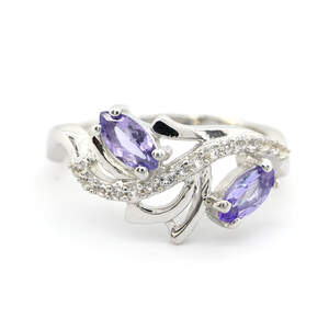 Серебряное кольцо 925 пробы 2,66 гр. с танзанитом Маньяра класса АААА и белыми топазами с США 0,58 карат