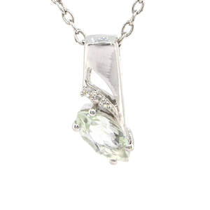 Серебряная подвеска 925 пробы 1,96 г с зеленым бразильским празиолитом и белыми топазами с США 1,09 карат