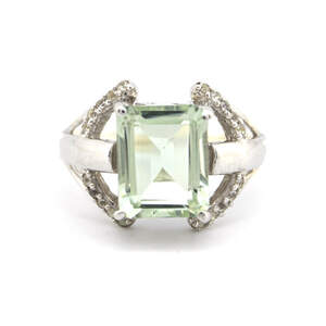 Серебряное кольцо 925 пробы 5,16 г с зеленым бразильским празиолитом и белыми топазами с США 3,39 карат