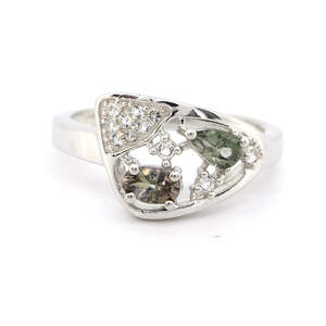 Серебряное кольцо 925пр 2,65г с Танзанитами Маньяра АААА и белыми топазами с США 0,61к