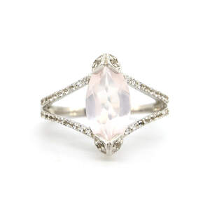 Серебряное кольцо 925 пробы 3,89 гр. с розовым кварцем из США и топазами из США 3,68 карат