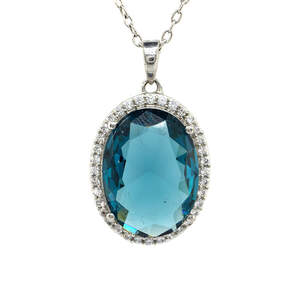 Подвеска с платиновым покрытием 850 пробы с синим и белым кристаллами 8,45 карат