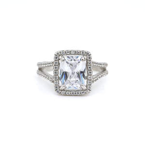 Серебряное кольцо 925 пробы 3,87 г с цирконами 0,76 к Серебряное кольцо 925 пробы 3,87 г с цирконами 0,76 к