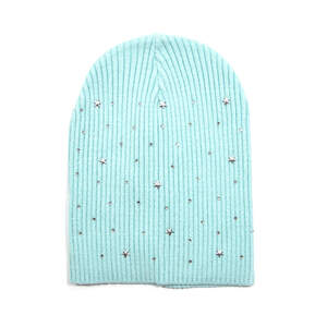 Женская шапка мятного цвета с серебряным декором Женская шапка мятного цвета с серебряным декором