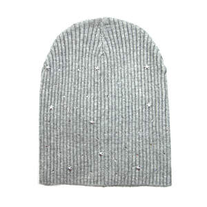 Жіноча шапка сірого кольору зі срібним декором