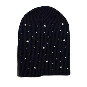 Жіноча шапка темно-синього кольору зі срібним декором