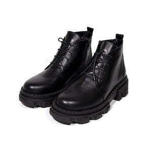 Ботинки женские, черного цвета из натуральной кожи