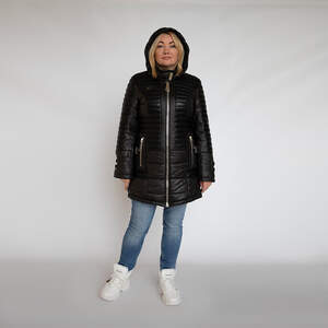 Жіноча куртка Casual чорного кольору з капюшоном