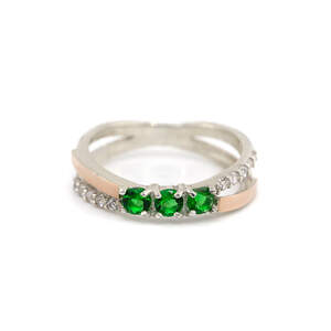 Серебряное кольцо 925 пробы с золотом 375 пробы 2.12 г с зелеными и белыми цирконами 1,04 к