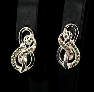 Серебряные серьги 925 пробы 3,85 гр. с зелеными намибийскими Бриллиантами класса VVS1 0,27 карат Серебряные серьги 925 пробы 3,85 гр. с зелеными намибийскими Бриллиантами класса VVS1 0,27 карат
