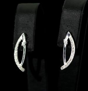 Срібні сережки 925 проби 1,68 г з білими африканськими Діамантами VVS1 0,16 карат
