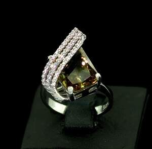 Срібна каблучка 925 проби 6,42 г з турецьким Султанітом класу АААА та цирконами 4,29 карат