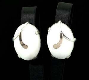 Срібні сережки 925 проби з золотом 375 проби 14,47 г білими Агатами 23,11 карат Срібні сережки 925 проби з золотом 375 проби 14,47 г білими Агатами 23,11 карат