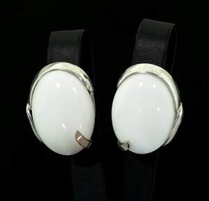 Срібні сережки 925 проби з золотом 375 проби 16,24 г білими Агатами 23,42 карат Срібні сережки 925 проби з золотом 375 проби 16,24 г білими Агатами 23,42 карат