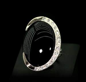 Срібна каблучка 925 проби з золотом 375 проби 9,12 г Оніксом 12,35 карат Срібна каблучка 925 проби з золотом 375 проби 9,12 г Оніксом 12,35 карат