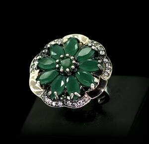 Срібна каблучка 925 проби з золотом 375 проби 6,86 г Хризопразами та цирконами 5,11 карат Срібна каблучка 925 проби з золотом 375 проби 6,86 г Хризопразами та цирконами 5,11 карат