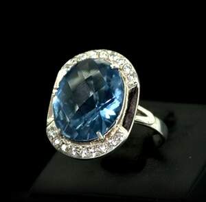 Срібна каблучка 925 проби з золотом 375 проби 7,2 г з Топазом Лондон Блу та цирконами 5,95 карат Срібна каблучка 925 проби з золотом 375 проби 7,2 г з Топазом Лондон Блу та цирконами 5,95 карат