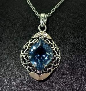 Срібна підвіска 925 проби з золотом 375 проби 5,14 г з Топазами Лондон Блу 5,21 карат Срібна підвіска 925 проби з золотом 375 проби 5,14 г з Топазами Лондон Блу 5,21 карат