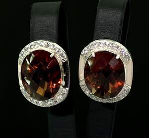 Срібні сережки 925 проби з золотом 375 проби 14,33 г з Лінде Топазами та цирконами 11,94 карат Срібні сережки 925 проби з золотом 375 проби 14,33 г з Лінде Топазами та цирконами 11,94 карат