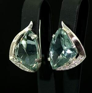 Срібні сережки 925 проби з золотом 375 проби 10,51 г з зеленими Кварцами та цирконами 10,88 карат Срібні сережки 925 проби з золотом 375 проби 10,51 г з зеленими Кварцами та цирконами 10,88 карат