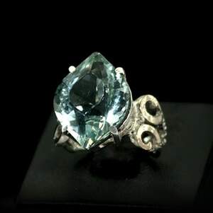 Срібна каблучка 925 проби з золотом 375 проби 6,23 г з зеленим Кварцем 5,18 карат Срібна каблучка 925 проби з золотом 375 проби 6,23 г з зеленим Кварцем 5,18 карат