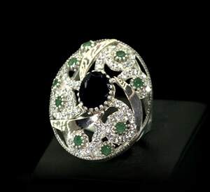 Срібна каблучка 925 проби з золотом 375 проби 8,42 г з Лінде Сапфіром та цирконами 4,04 карат Срібна каблучка 925 проби з золотом 375 проби 8,42 г з Лінде Сапфіром та цирконами 4,04 карат