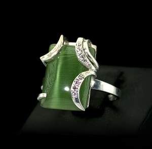 Срібна каблучка 925 проби з золотом 375 проби 6,08 г з Котячим оком та цирконами 5,21 карат Срібна каблучка 925 проби з золотом 375 проби 6,08 г з Котячим оком та цирконами 5,21 карат