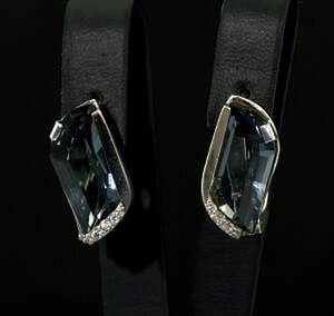 Срібні сережки 925 проби з золотом 375 проби 6,39 г з Лінде Олександритами та цирконами 11,1 карат Срібні сережки 925 проби з золотом 375 проби 6,39 г з Лінде Олександритами та цирконами 11,1 карат