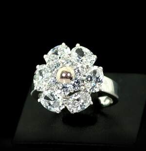 Срібна каблучка 925 проби з золотом 375 проби 6,83 г з цирконами 3,63 карат Срібна каблучка 925 проби з золотом 375 проби 6,83 г з цирконами 3,63 карат