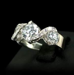 Срібна каблучка 925 проби з золотом 375 проби 5,47 г з цирконами 3,65 карат Срібна каблучка 925 проби з золотом 375 проби 5,47 г з цирконами 3,65 карат