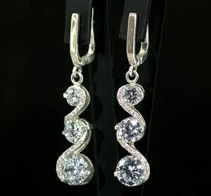 Срібні сережки 925 проби з золотом 375 проби 16,17 г з цирконами 11,51 карат Срібні сережки 925 проби з золотом 375 проби 16,17 г з цирконами 11,51 карат