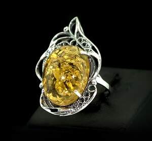 Срібна каблучка 925 проби 5,63 г з Бурштином 7,45 карат Срібна каблучка 925 проби 5,63 г з Бурштином 7,45 карат