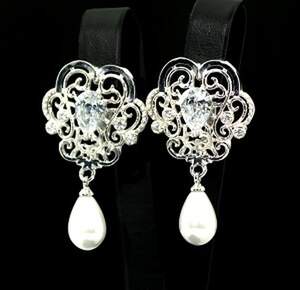 Срібні сережки 925 проби 10.4 г з Перлинами та цирконами 16,95 карат Срібні сережки 925 проби 10.4 г з Перлинами та цирконами 16,95 карат