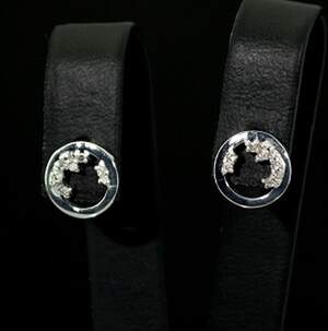 Срібні сережки 925 проби 2,15 г з африканськими Діамантами VVS1 0,09 карат Срібні сережки 925 проби 2,15 г з африканськими Діамантами VVS1 0,09 карат