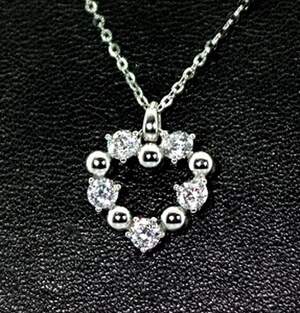 Срібне кольє 925 проби 2,38 г з Фіанітами 1,35 карат Срібне кольє 925 проби 2,38 г з Фіанітами 1,35 карат