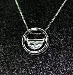 Срібне кольє 925 проби 2,48 г з Фіанітом 1,27 карат Срібне кольє 925 проби 2,48 г з Фіанітом 1,27 карат