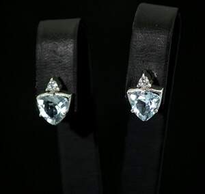 Серебряные серьги 925 пробы 3,34 г с голубыми Топазами и фианитами 3,32 карат Серебряные серьги 925 пробы 3,34 г с голубыми Топазами и фианитами 3,32 карат