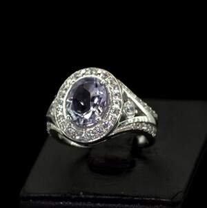 Серебряное кольцо 925 пробы 5,62 г с бразильским Аметистом и фианитами 3,71 карат Серебряное кольцо 925 пробы 5,62 г с бразильским Аметистом и фианитами 3,71 карат