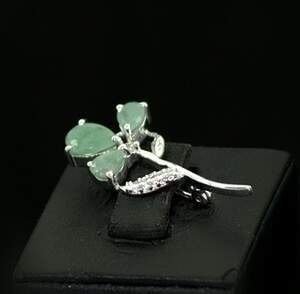 Срібна брошка 925 проби 2,67 г з бразильськими Смарагдами класу АААА та цирконами 2,34 карат