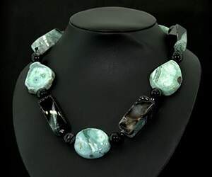 Намисто з зеленими та чорними Агатами 1150 карат