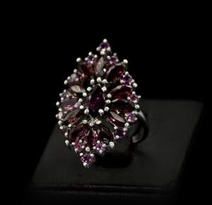 Срібна каблучка 925 проби 6,18 г з кенійськими Родолітами 6,76 карат Срібна каблучка 925 проби 6,18 г з кенійськими Родолітами 6,76 карат