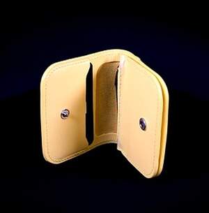 Портмоне Firetto з натуральної шкіри жовтого кольору