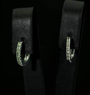 Срібні сережки 925 проби 1,7 г з Цаворітами 0,14 карат Срібні сережки 925 проби 1,7 г з Цаворітами 0,14 карат