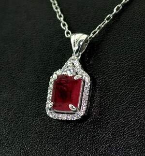 Срібна підвіска 925 проби 3,28 г з Турмаліном Рубелітом та цирконами 3,53 карат Срібна підвіска 925 проби 3,28 г з Турмаліном Рубелітом та цирконами 3,53 карат