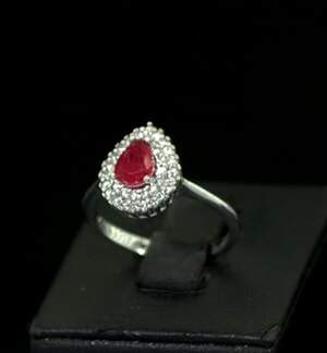 Срібна каблучка 925 проби 2,85 г з Турмаліном Рубелітом та цирконами 1,57 карат Срібна каблучка 925 проби 2,85 г з Турмаліном Рубелітом та цирконами 1,57 карат