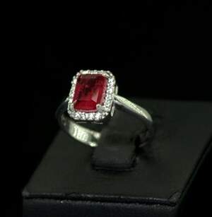 Срібна каблучка 925 проби 3,08 г з Турмаліном Рубелітом та цирконами 2,17 карат Срібна каблучка 925 проби 3,08 г з Турмаліном Рубелітом та цирконами 2,17 карат